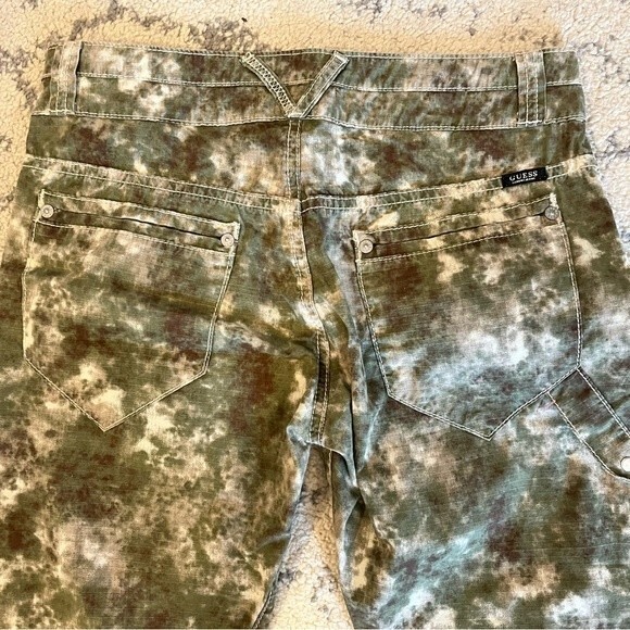 Guess Green Camo Capri Pants Size 25 - Picture 4 of 6